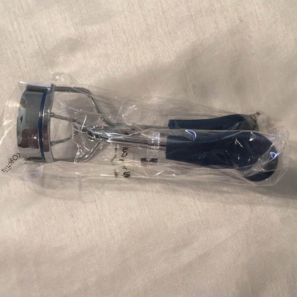 Eyelash curler